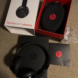 Beats by Dre Solo3 Wireless Headphones Black gloss fully working